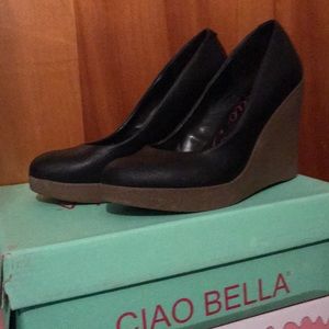 Black wedges